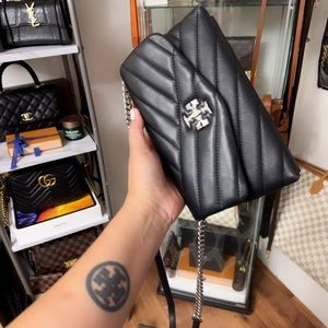 Tory Burch Kira Wallet on Chain silVer